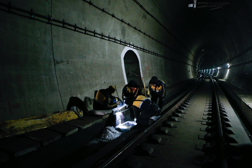 定西铁路运营隧道病害现状